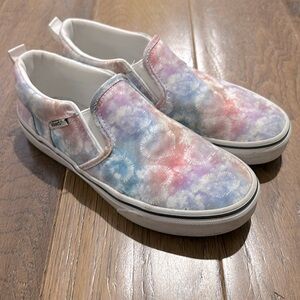 Girls. Vans slip ons